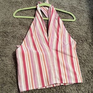 Loft halter with open back.